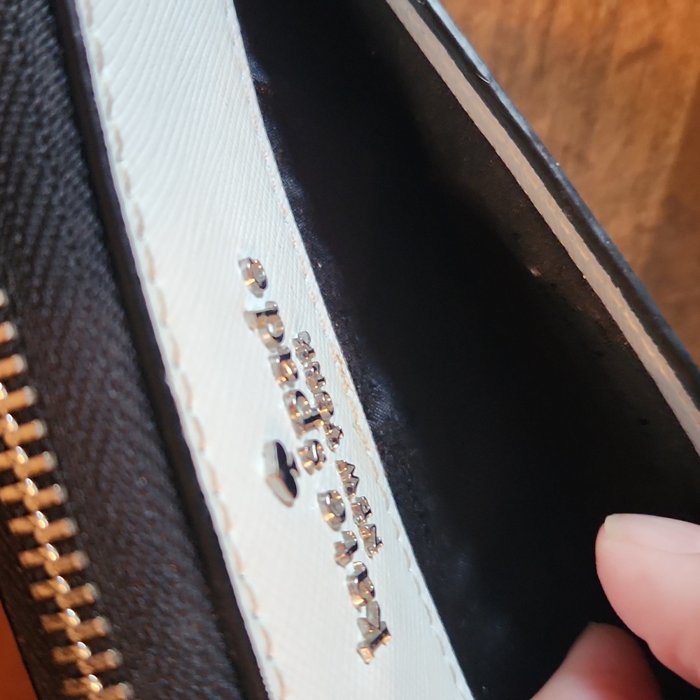Kate Spade Elegant White and Gray Wallet - Picture 5 of 12